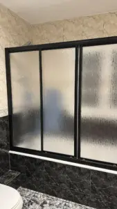 Proyecto de mamparas de baño a medida de Masque Vidre 102